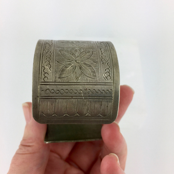 On hold for Christine 🌈 Vintage 70s Silver Tone Butterfly Bracelet - Picture 4 of 8